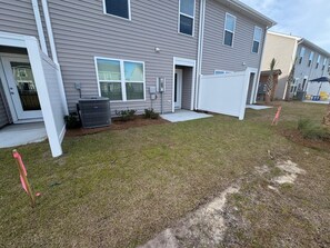 Exterior - Modern 3BR Townhouse w/ Porch Near Beach & Golf - Surfside Beach (Surfside Beach)