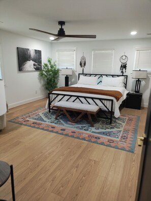 4 bedrooms, iron/ironing board, free WiFi, bed sheets - Your Private Wine Country Retreat: Cabins, Fire Pits & Gatherings (Jonesville)