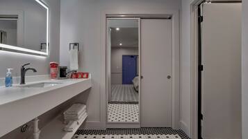 Shower, towels, soap, shampoo
