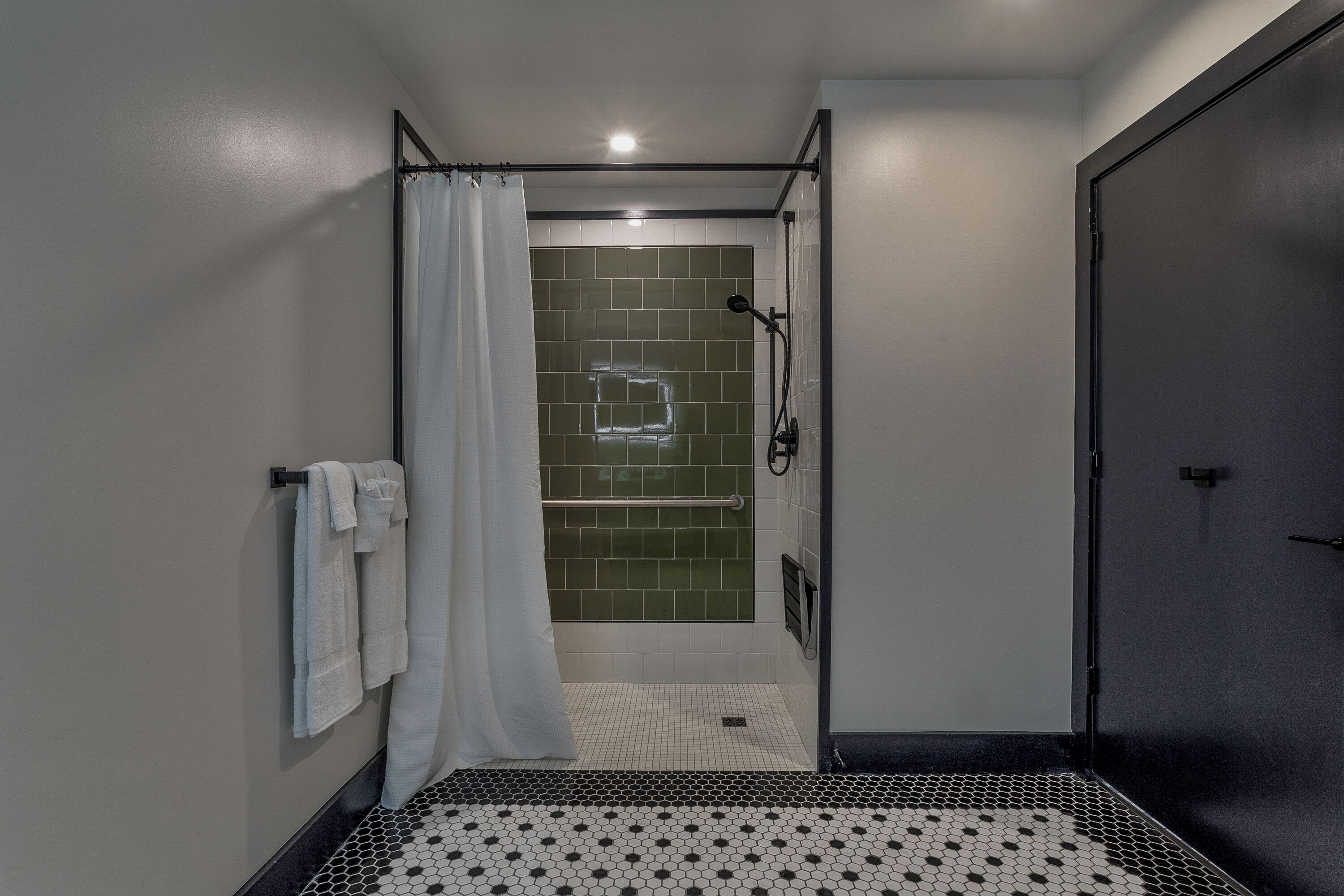 Room, mesra pergerakan, Courtyard View | Bilik Mandi | Pancuran mandi, tuala disediakan, sabun, syampu 