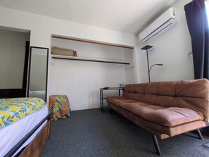 Smart TV - Charming studio in Ocean Beach San Diego. 2.5 blocks from Ocean. Private Parking (San Diego)