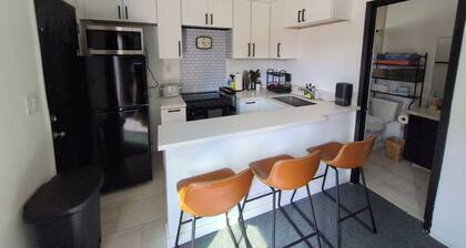 Charming studio in Ocean Beach San Diego. 2.5 blocks from Ocean. Private Parking