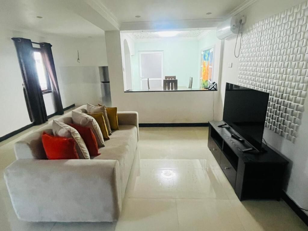Luxury Quadruple Room, Balcony, Garden View | Living area
