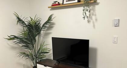 Modern & Cozy 2BR Guest Suite near shops & restaurants in clayton height