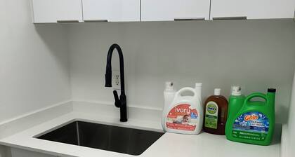 Modern & Cozy 2BR Guest Suite near shops & restaurants in clayton height