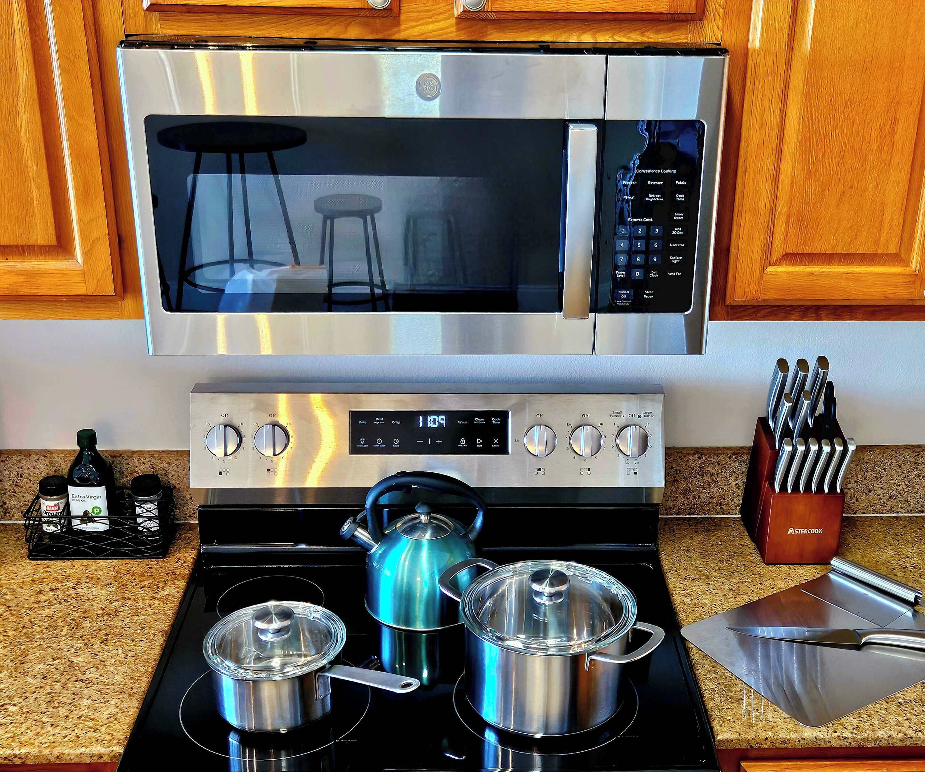 Refrigerador, microondas, horno, placa de cocina
