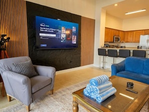 TV, video games - Lakefront Condo 1 Mile to Disney w/ Pool, Hot Tub (Orlando)