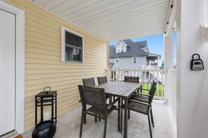 Outdoor dining - FAMILY FUN BEACH HOUSE (Wildwood)
