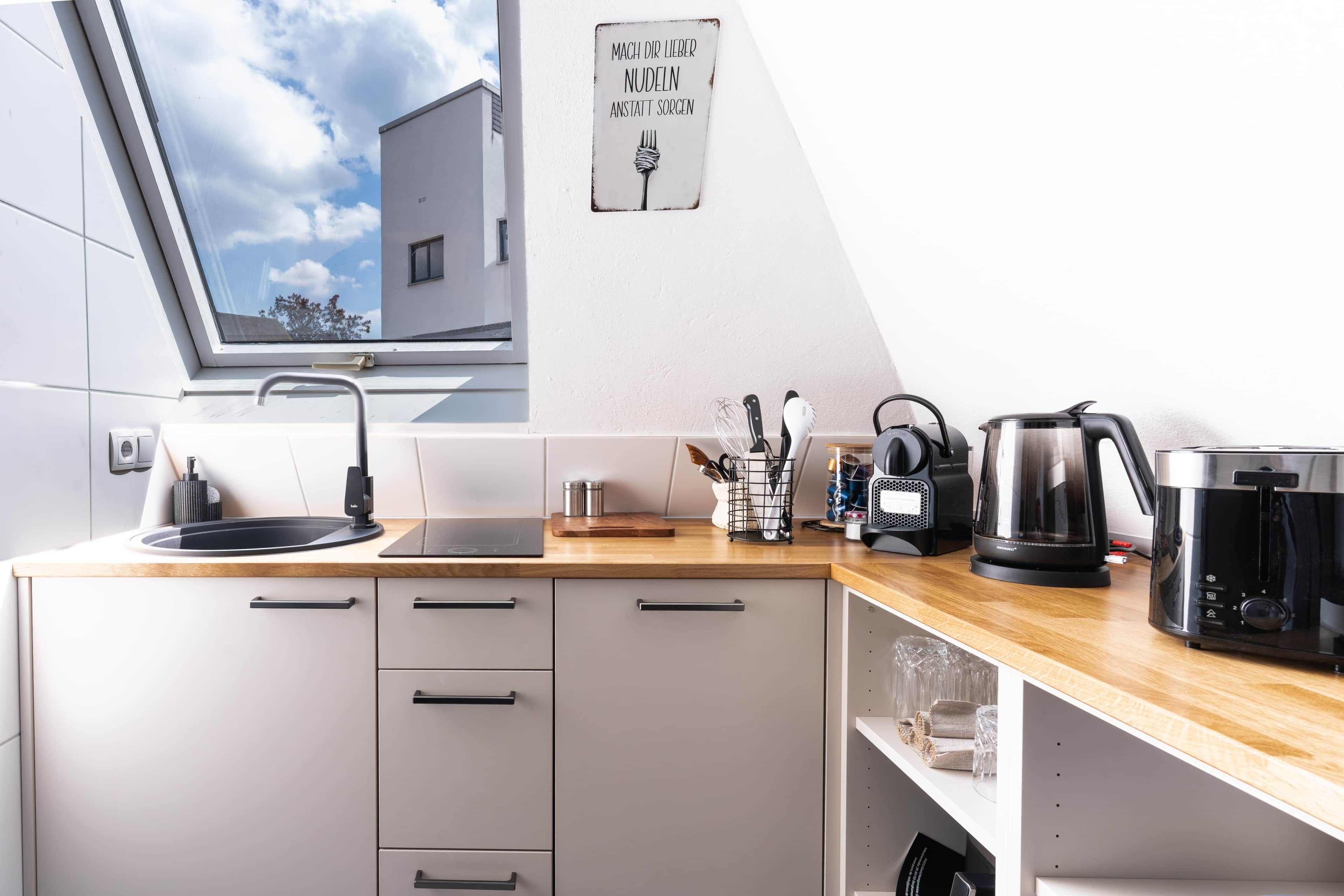 Kühlschrank, Herdplatte, Geschirrspüler, Toaster