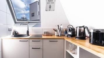 Kühlschrank, Herdplatte, Geschirrspüler, Toaster