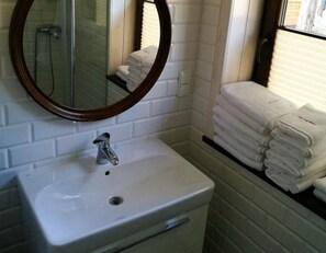 House | Bathroom - Holiday Homes by the Lake (Karsin)