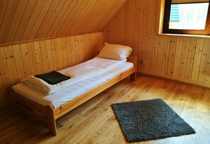 House | 2 bedrooms, individually furnished, bed sheets - Holiday Homes by the Lake (Karsin)