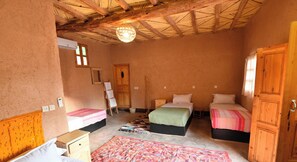 1 bedroom, Internet, bed sheets - Room in a farmhouse with terrace in the heart of la palmerie (ouarzazate)