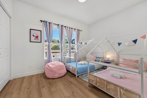 Premium-Haus, Mehrere Schlafzimmer, Klimaanlage, zum Garten hin