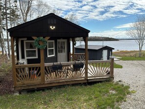 Exterior - Adorable Oceanfront Tiny Home 30 minutes from Yarmouth (Argyle)
