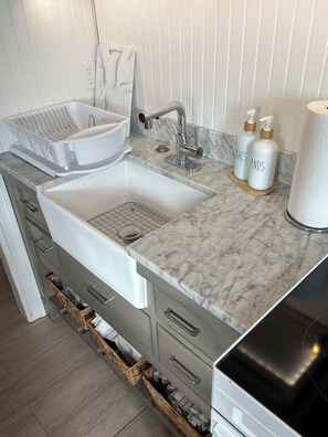 Shower, hair dryer, towels, soap - Adorable Oceanfront Tiny Home 30 minutes from Yarmouth (Argyle)