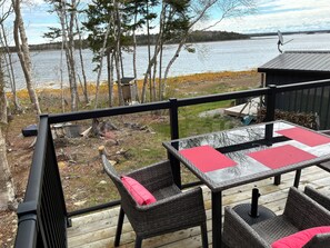 Outdoor dining - Adorable Oceanfront Tiny Home 30 minutes from Yarmouth (Argyle)