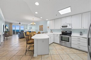 Coffee/tea maker, fridge, microwave, oven - Beautiful Beach Front Condo with Breathtaking Views (Orange Beach)