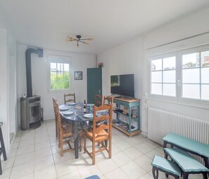 Dining - The House of the Rose Tribe (Veules-les-Roses)