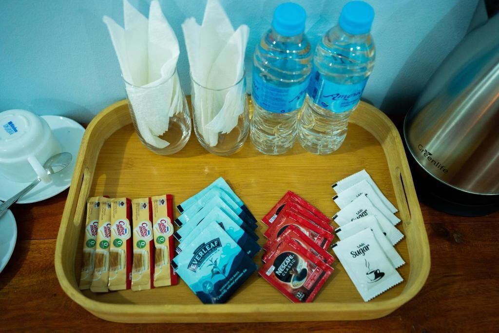 Dobbeltrom – deluxe, balkong, hageutsikt | Baderomsfasiliteter | Dusj, håndklær, såpe og sjampo