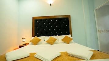 Kamar Double Deluks, balkon, pemandangan kebun | Ruang kerja ramah laptop