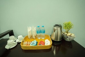 Deluxe Double Room, Balcony, Garden View | Coffee and/or coffee maker - Best Inn Jaffna (Kondavil)