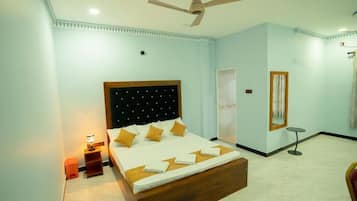 Kamar Double Deluks, balkon, pemandangan kebun | Ruang kerja ramah laptop