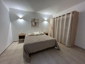 Iron/ironing board, Internet, bed sheets - T3 Porticcio (Cauro)