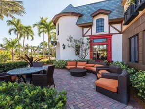 Outdoor dining - Wake Up in Paradise — Naples 3BR Condo (Naples)