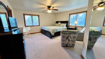 4 bedrooms, iron/ironing board, WiFi, bed sheets