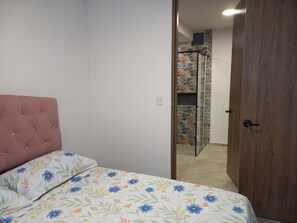 3 bedrooms, free WiFi, bed sheets, wheelchair access