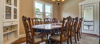 Historic 1900 Gem~Walk to Downtown Noblesville