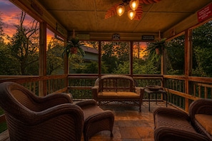 Terrace/patio - 3BR, 3.5Bath + Hot Tub + Private Patio (Galena)