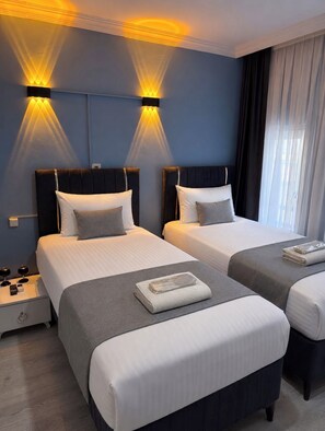 Deluxe Quadruple Room | Desk, laptop workspace, soundproofing, free WiFi - king mas suit hotel (İstanbul)