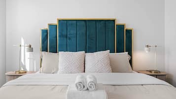 6 Schlafzimmer, Schreibtisch, Bügeleisen/Bügelbrett, Reisekinderbett