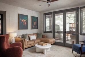 Smart TV - Stylish Renovated Telluride 2BR Condo – Walk to Ski, Town, Shops & Restaurants, Sleeps 6 (Telluride)