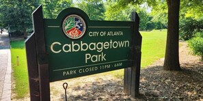 A sign for Cabbagetown Park with the text 'CITY OF ATLANTA' and 'PARK CLOSED 11PM - 6AM'. - Historic Cabbagetown Loft - Walk to BeltLine, Parks, Dining & Bars (Atlanta)