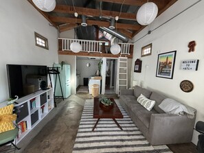 Living area - Historic Cabbagetown Loft - Walk to BeltLine, Parks, Dining & Bars (Atlanta)
