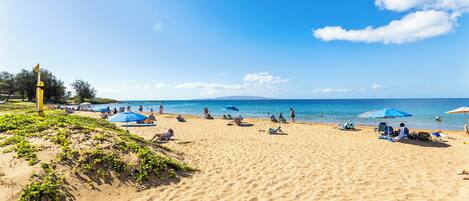 Beach nearby, sun-loungers, beach towels