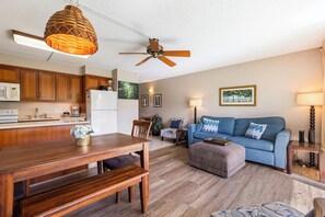 Smart TV, books - Kihei Kai Nani #8-262 Walk to Beaches, Shops & Dining in South Kihei (Kihei)