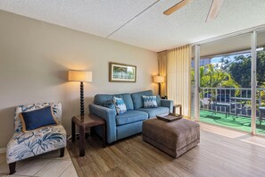 Smart TV, books - Kihei Kai Nani #8-262 Walk to Beaches, Shops & Dining in South Kihei (Kihei)