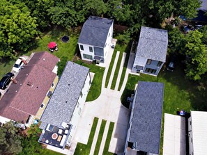 A residential area with multiple houses, a clear driveway, and a well-maintained lawn. - 6 Min to Duke + Downtown | Washer/Dryer (Durham)