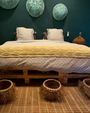 1 habitación, tabla de planchar con plancha, wifi y ropa de cama 