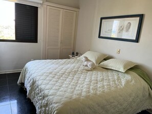 3 bedrooms, free WiFi, bed sheets, wheelchair access - Ocean view, 3 bedrooms, beach service and close to everything in Riviera. (Bertioga)