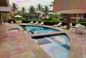 A heated pool - Ocean view, 3 bedrooms, beach service and close to everything in Riviera. (Bertioga)