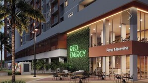 A modern hotel with a rooftop bar, a green wall with 'RIO ENERGY' signage, and outdoor seating. - Downtown Rio • VLT at the Door • Pool • Wi-Fi • 20 min Copacabana. (Rio de Janeiro)