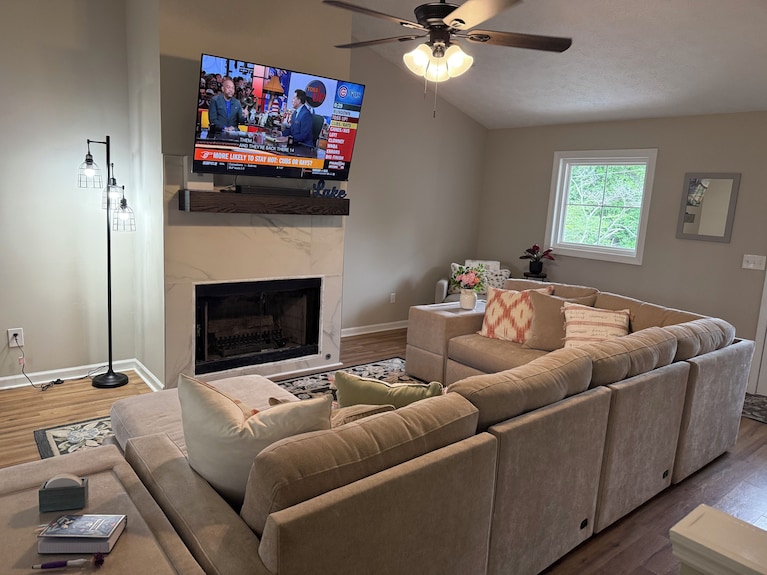 Newly Renovated Lake House Near Lake Lanier & Holiday Marina In Buford, Georgia. - Buford, GA