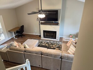Smart TV, fireplace