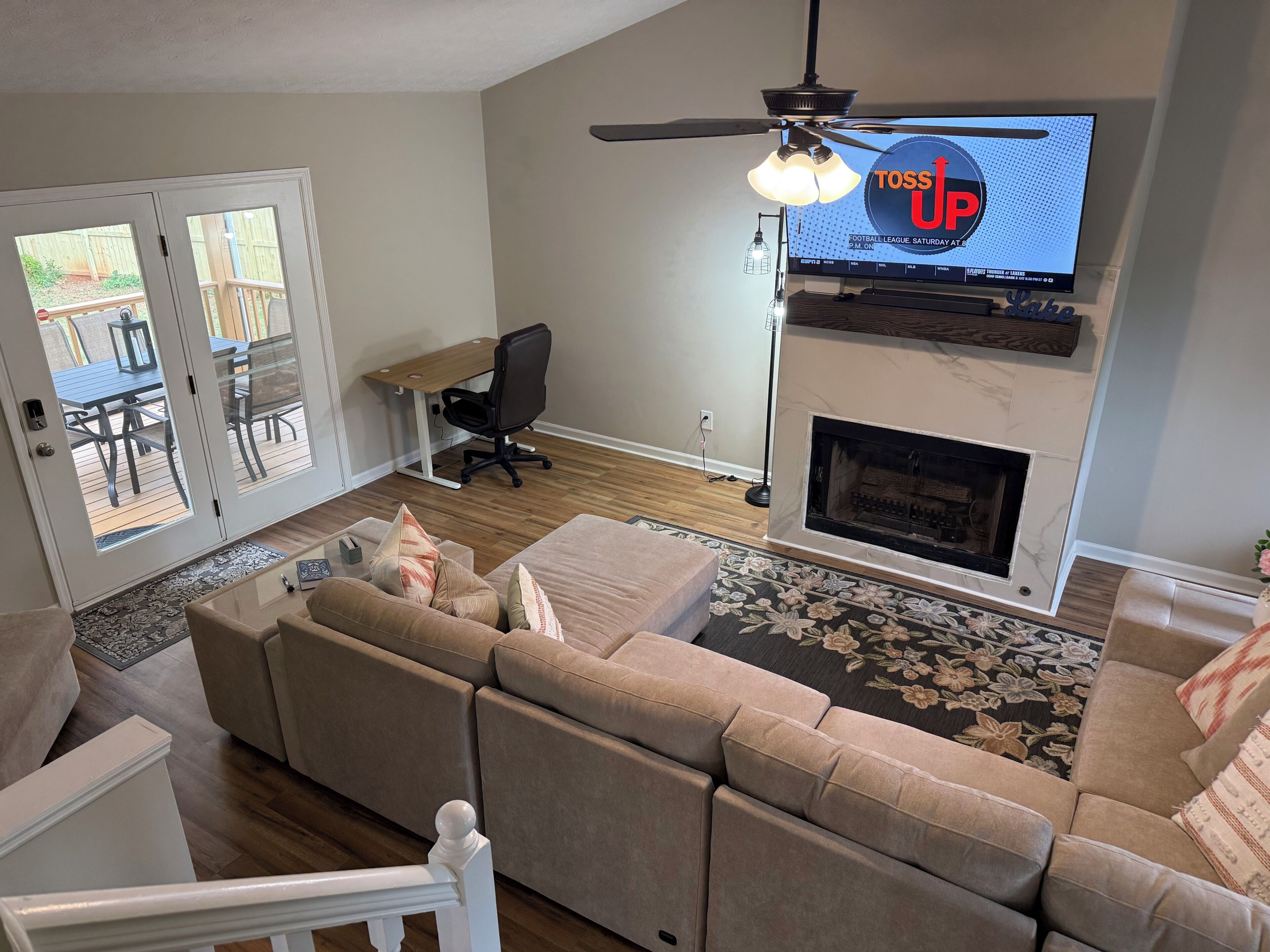 Smart TV, fireplace