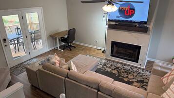 Smart TV, fireplace